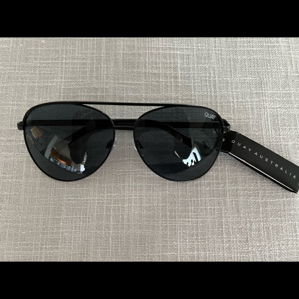 NWT QUAY aviator style sunglasses